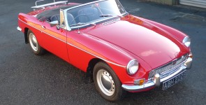 1964 MGB Roadster - Early pull handle model