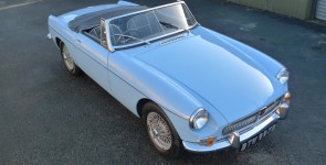 1964 MGB Roadster - Early pull-handle model